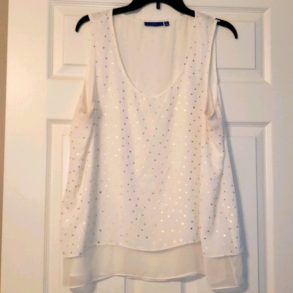 Apt 9 white top